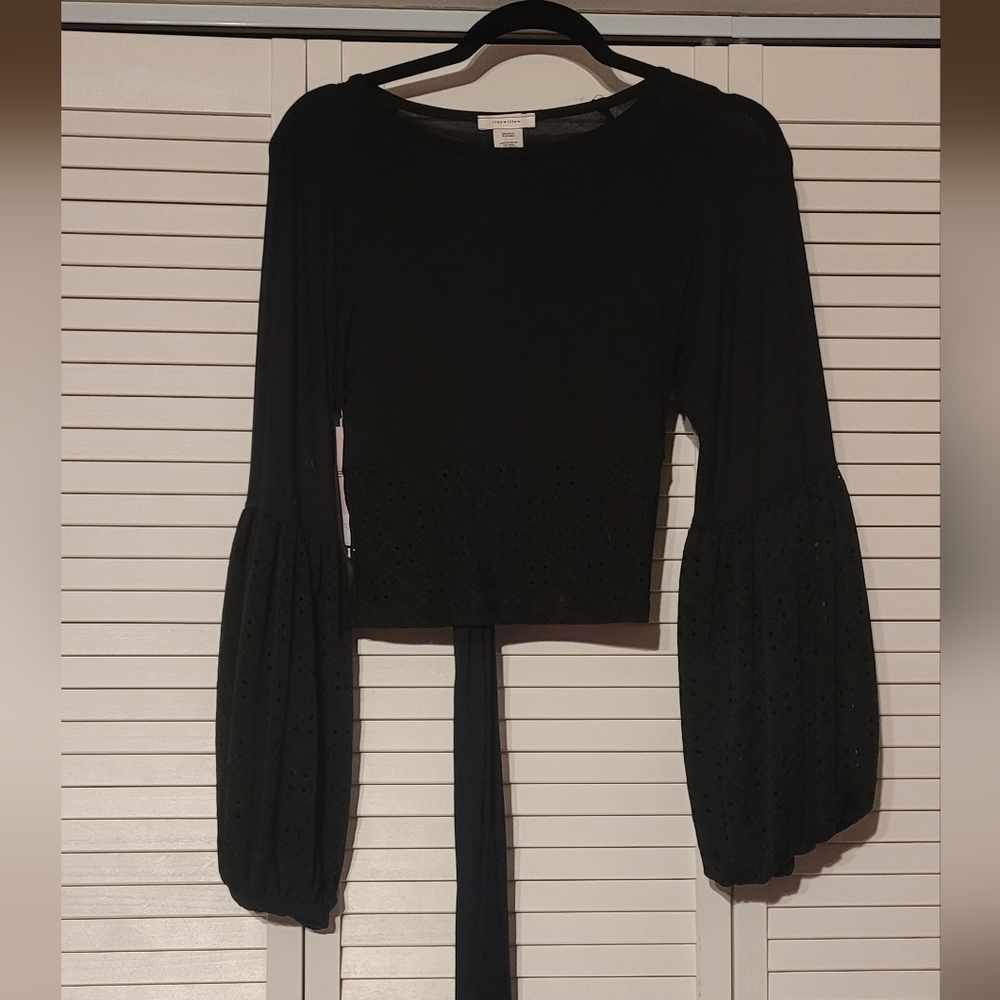 Black Floral Cropped Long Sleeve Blouse